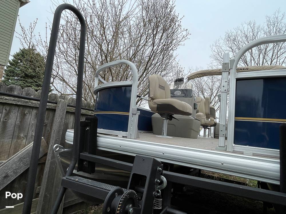 Slide: The Image of Sun Tracker Bass Buggy 18 DXL 2024 - 15321670