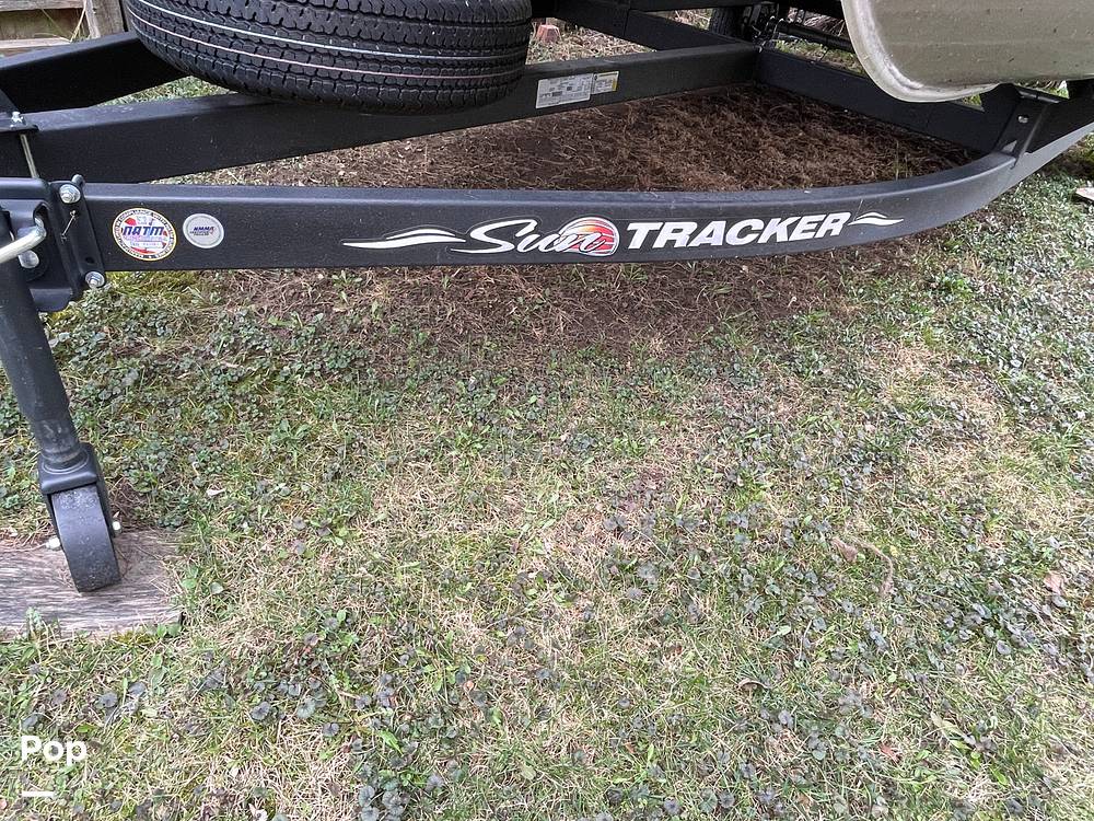 Slide: The Image of Sun Tracker Bass Buggy 18 DXL 2024 - 15321673