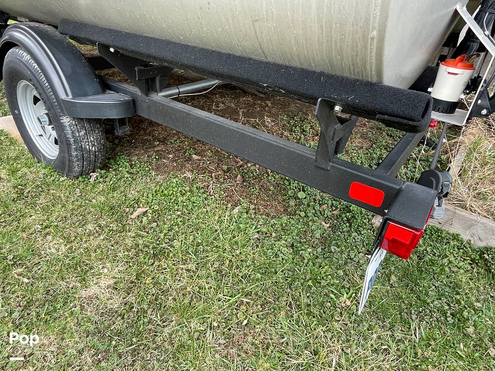 Slide: The Image of Sun Tracker Bass Buggy 18 DXL 2024 - 15321675