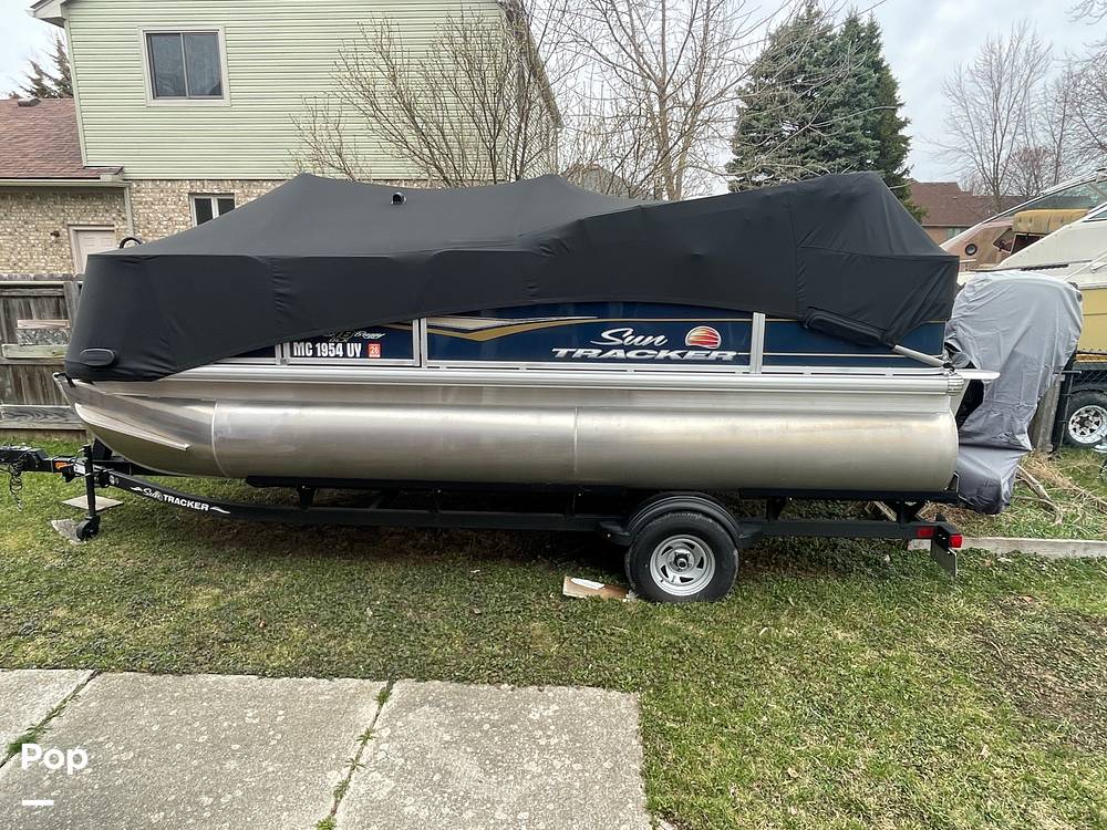 Slide: The Image of Sun Tracker Bass Buggy 18 DXL 2024 - 15321686