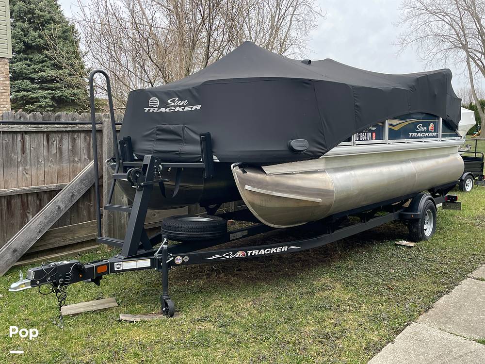 Slide: The Image of Sun Tracker Bass Buggy 18 DXL 2024 - 15321688