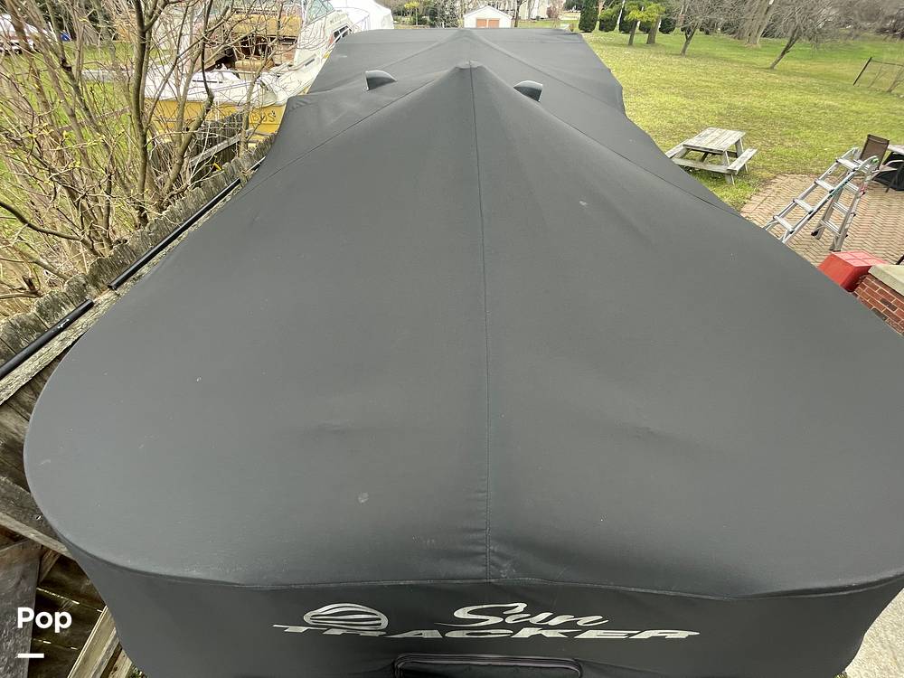 Slide: The Image of Sun Tracker Bass Buggy 18 DXL 2024 - 15321690