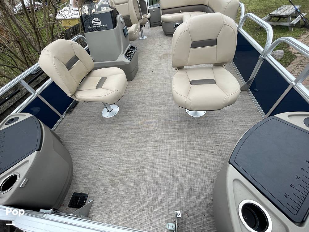 Slide: The Image of Sun Tracker Bass Buggy 18 DXL 2024 - 15321568