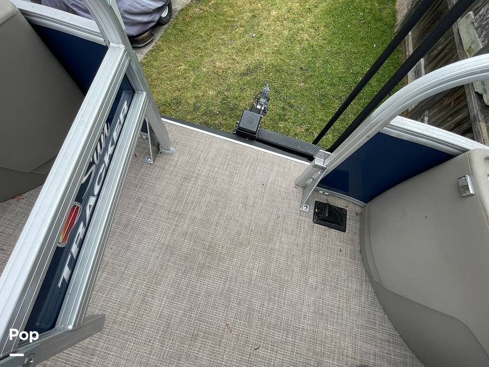 Slide: The Image of Sun Tracker Bass Buggy 18 DXL 2024 - 15321581