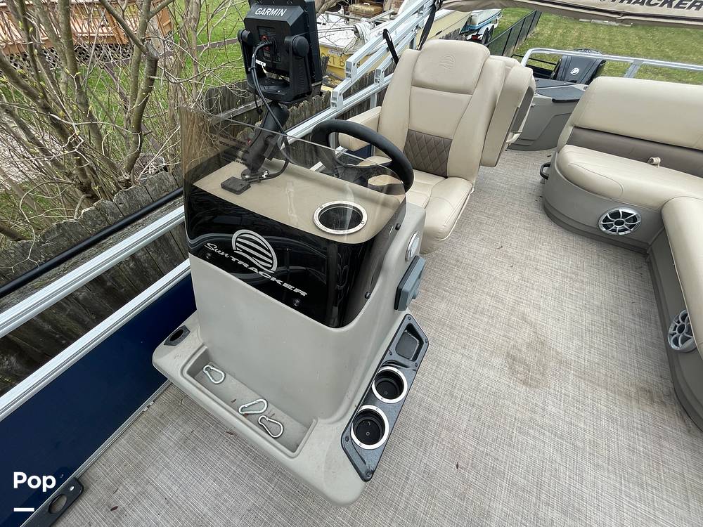 Slide: The Image of Sun Tracker Bass Buggy 18 DXL 2024 - 15321591