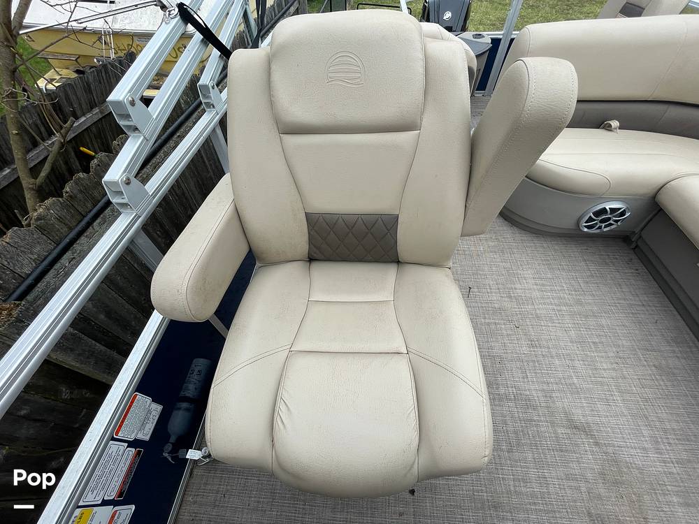 Slide: The Image of Sun Tracker Bass Buggy 18 DXL 2024 - 15321606