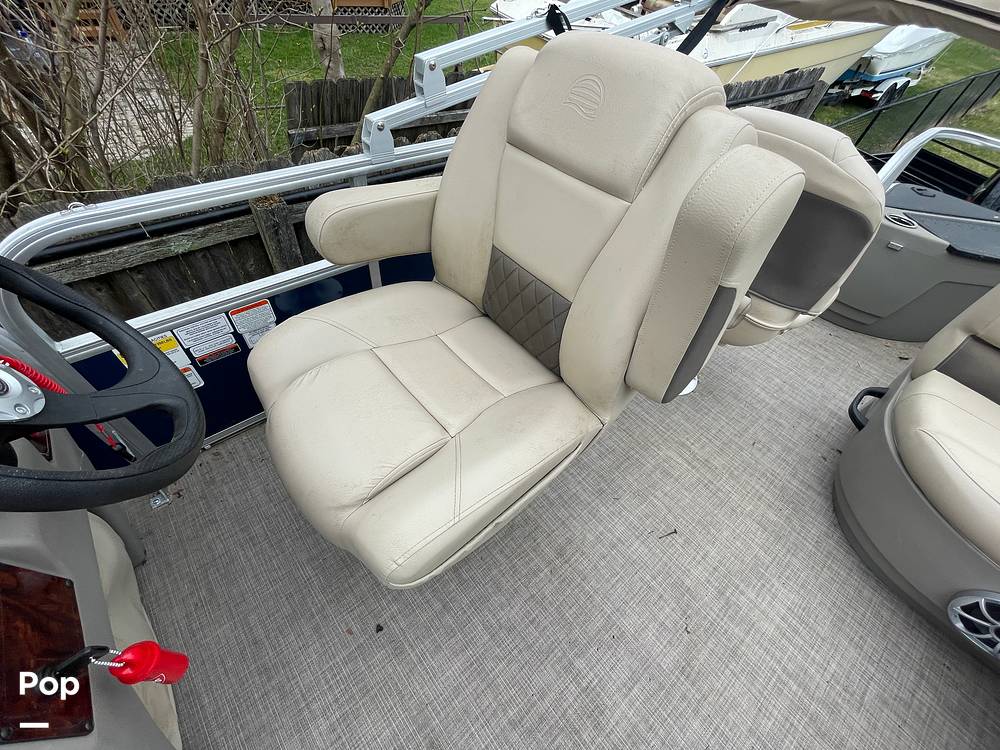 Slide: The Image of Sun Tracker Bass Buggy 18 DXL 2024 - 15321607