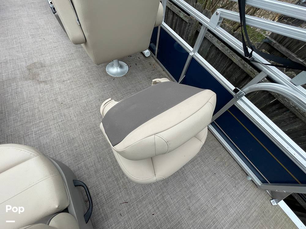 Slide: The Image of Sun Tracker Bass Buggy 18 DXL 2024 - 15321618