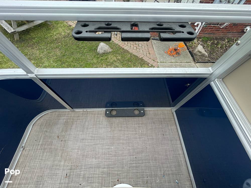 Slide: The Image of Sun Tracker Bass Buggy 18 DXL 2024 - 15321621