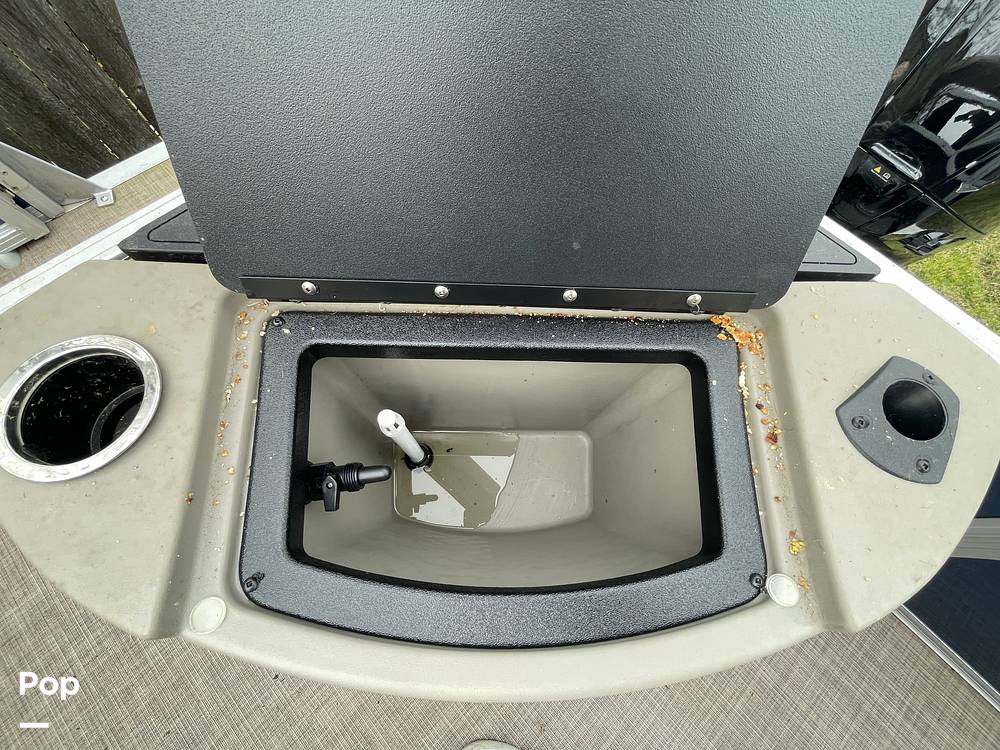 Slide: The Image of Sun Tracker Bass Buggy 18 DXL 2024 - 15321623