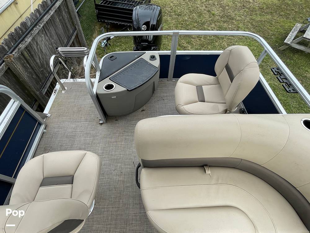 Slide: The Image of Sun Tracker Bass Buggy 18 DXL 2024 - 15321636