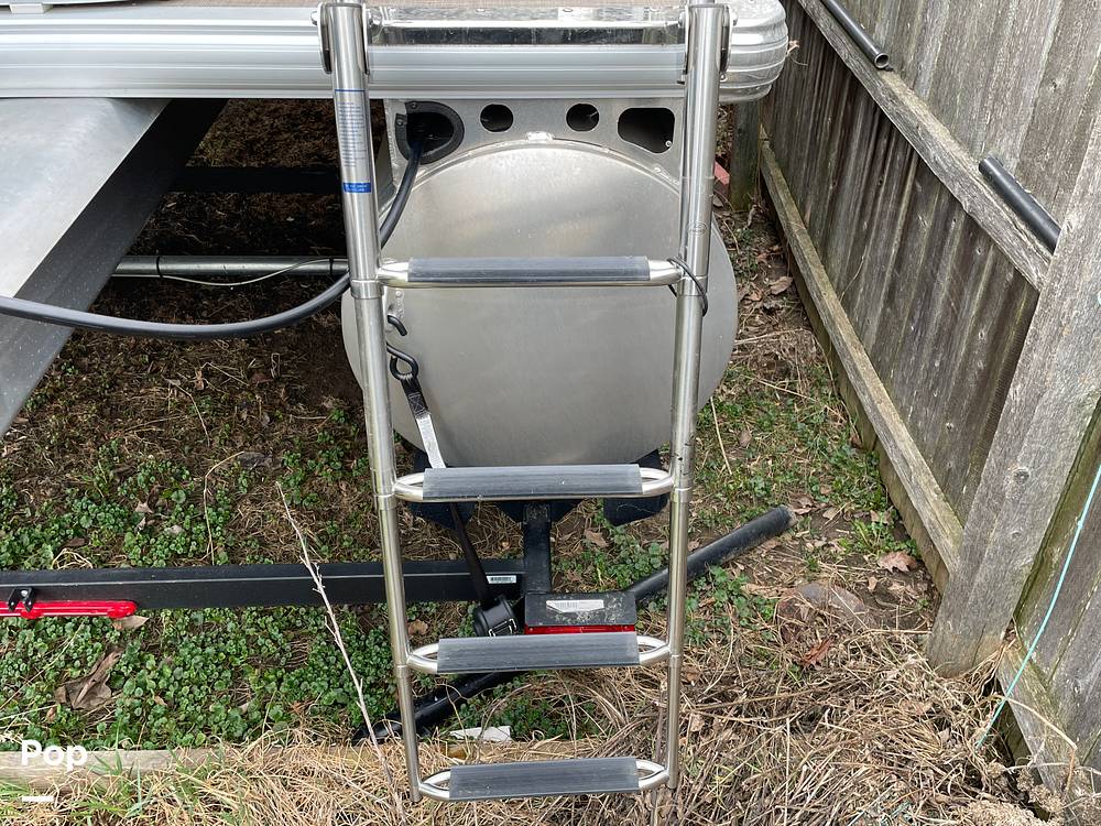 Slide: The Image of Sun Tracker Bass Buggy 18 DXL 2024 - 15321646