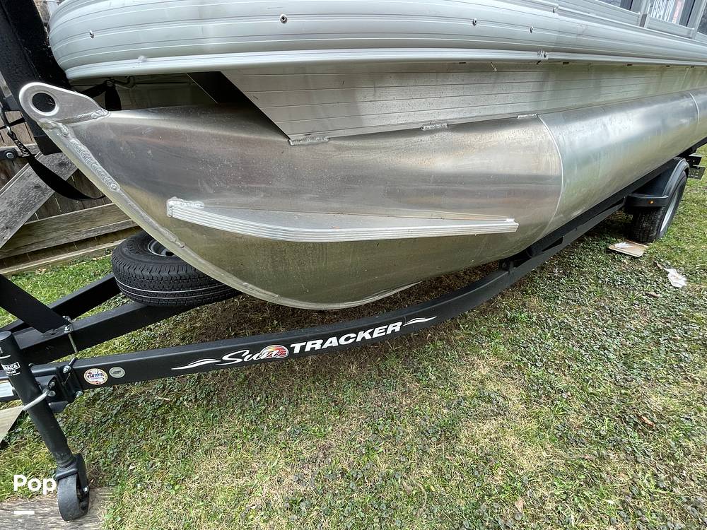 Slide: The Image of Sun Tracker Bass Buggy 18 DXL 2024 - 15321647