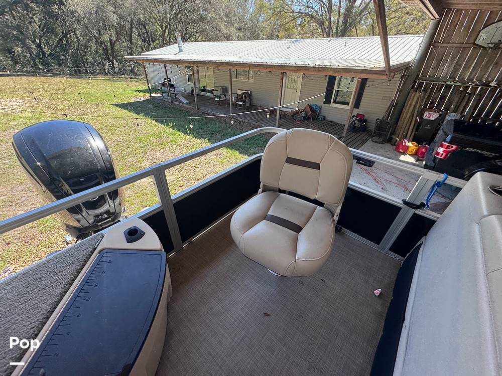 Slide: The Image of Sun Tracker Fishin' Barge 20 DLX 2019 - 15182443