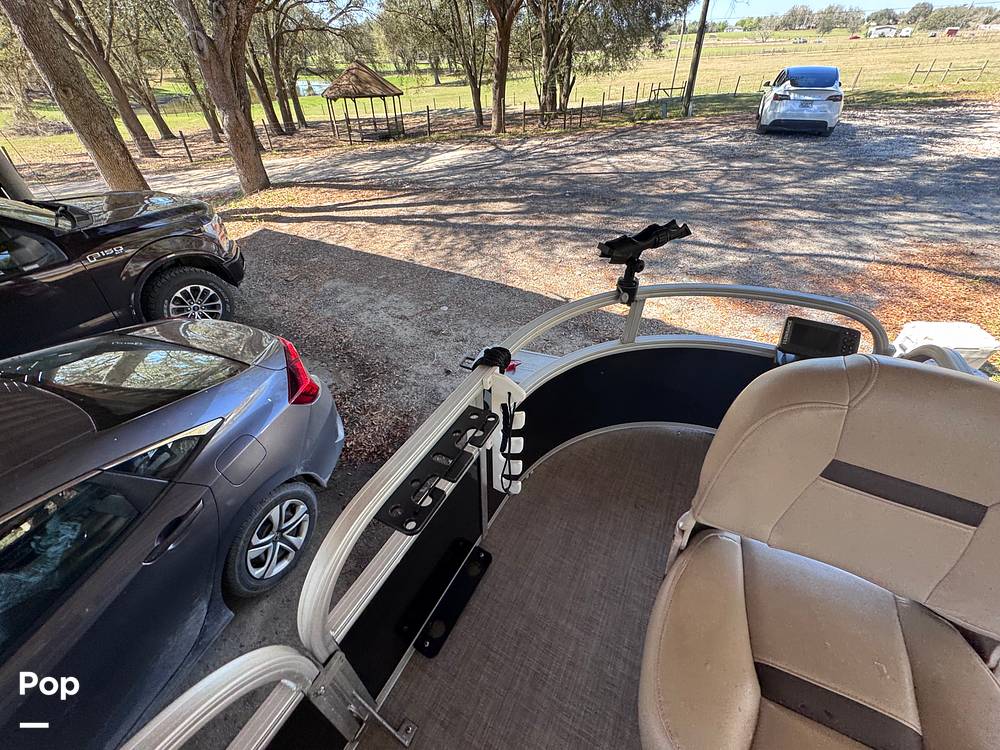 Slide: The Image of Sun Tracker Fishin' Barge 20 DLX 2019 - 15182449