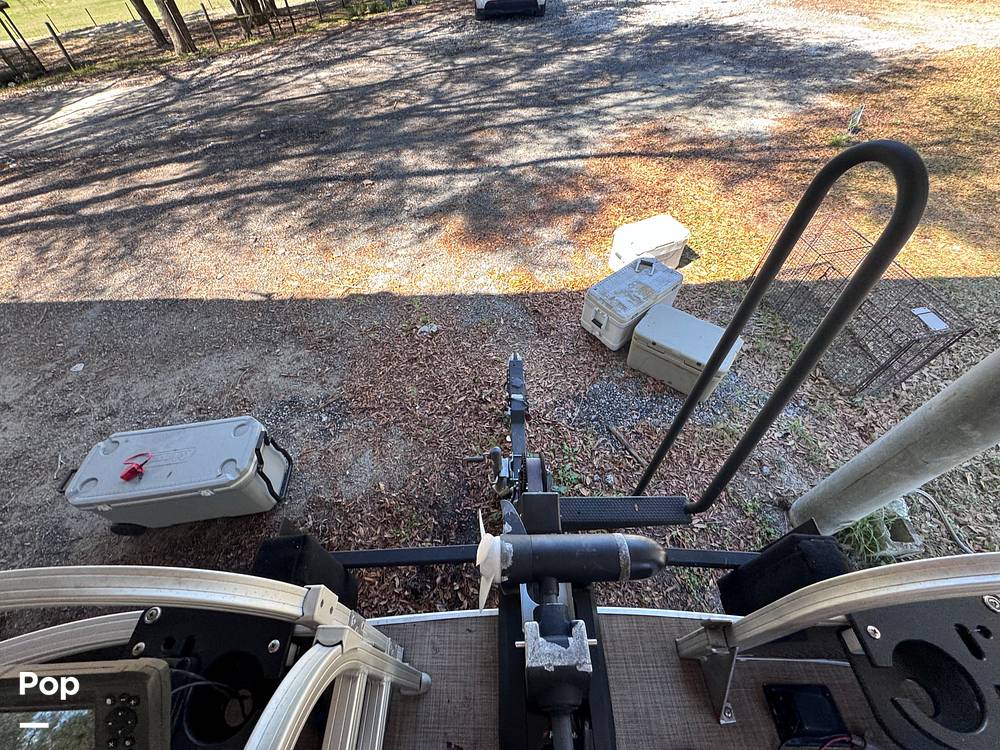Slide: The Image of Sun Tracker Fishin' Barge 20 DLX 2019 - 15182453