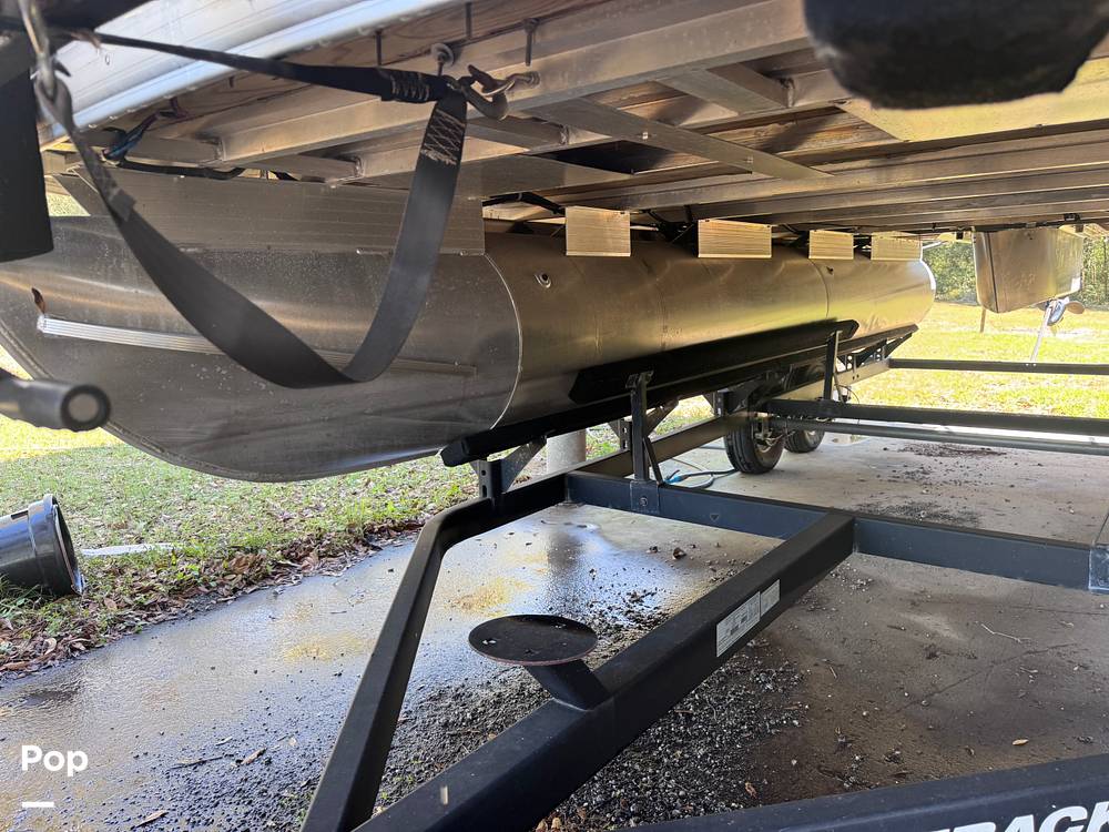 Slide: The Image of Sun Tracker Fishin' Barge 20 DLX 2019 - 15182456