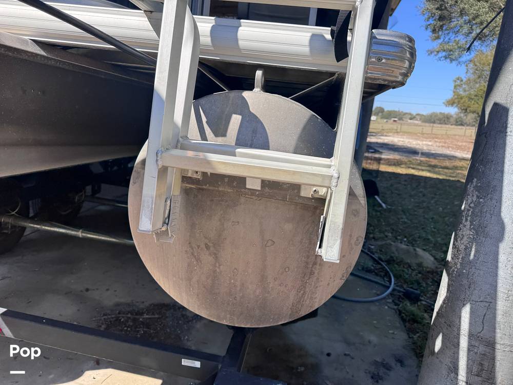 Slide: The Image of Sun Tracker Fishin' Barge 20 DLX 2019 - 15182462