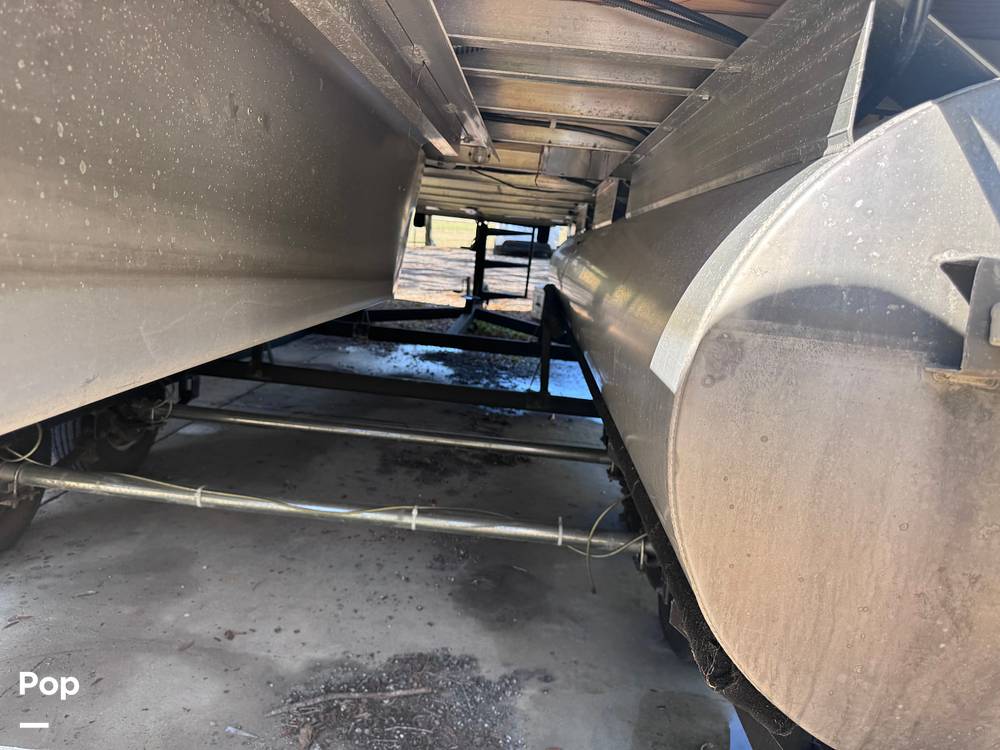 Slide: The Image of Sun Tracker Fishin' Barge 20 DLX 2019 - 15182463