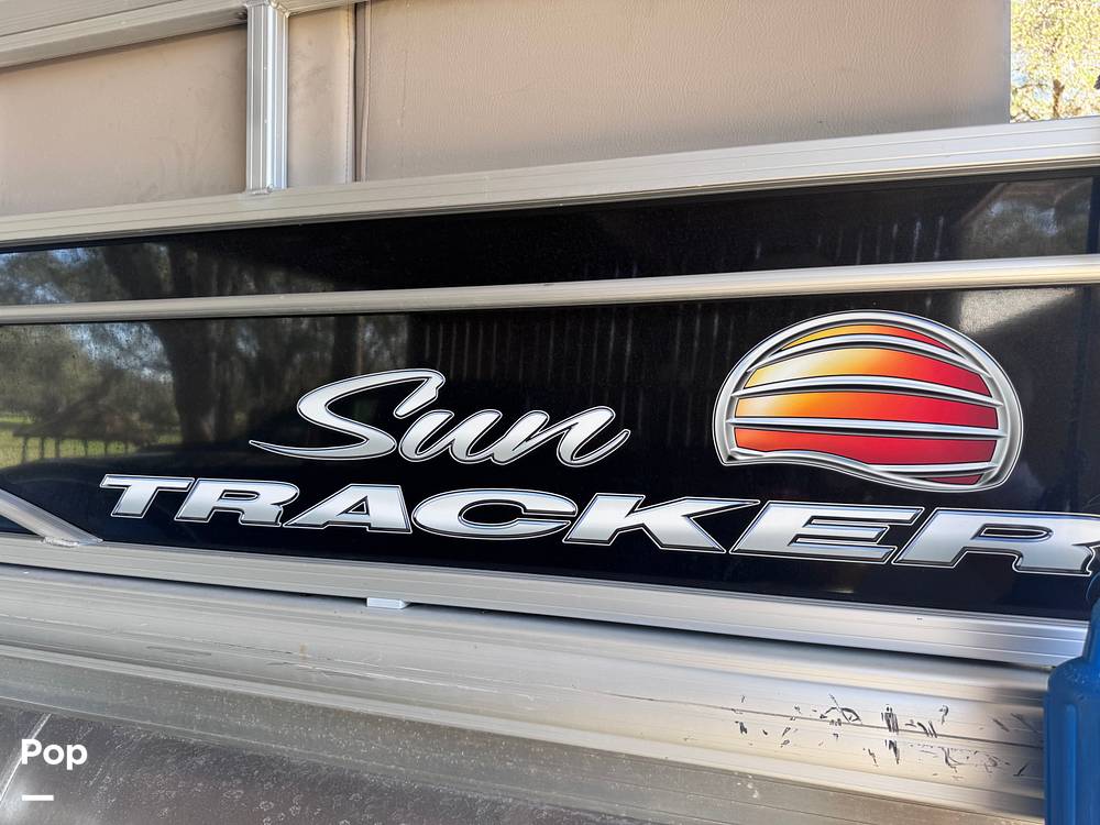 Slide: The Image of Sun Tracker Fishin' Barge 20 DLX 2019 - 15182466