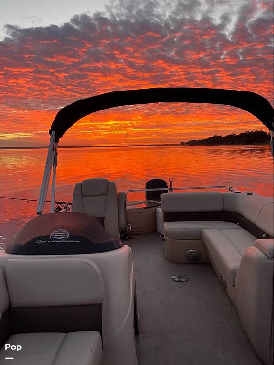 Slide: The Image of Sun Tracker Fishin' Barge 20 DLX 2019 - 15149524