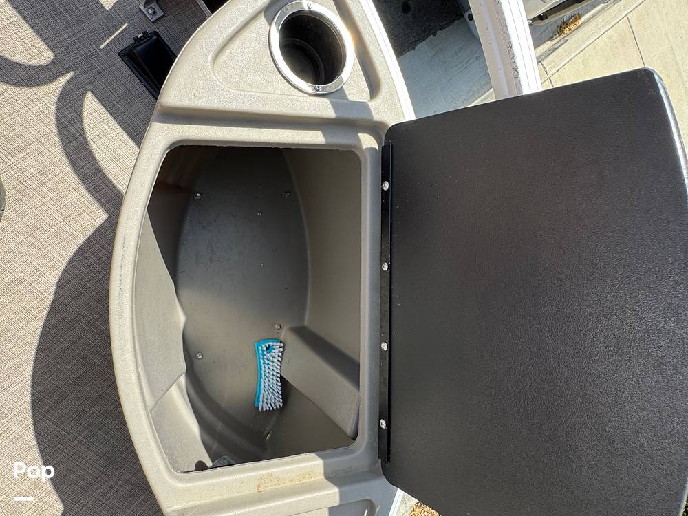 Slide: The Image of Sun Tracker Fishin' Barge 20 DLX 2022 - 15588055
