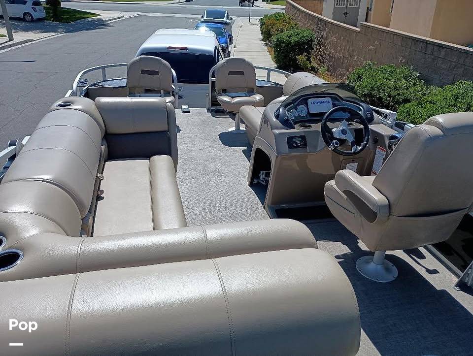 Slide: The Image of Sun Tracker Fishin' Barge 20 DLX 2022 - 15559024