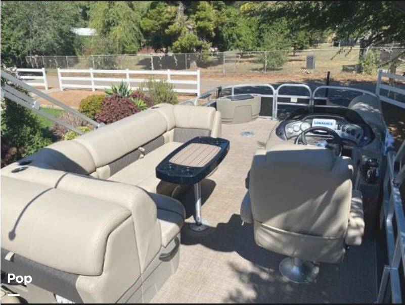 Slide: The Image of Sun Tracker Fishin' Barge 20 DLX 2022 - 15559027