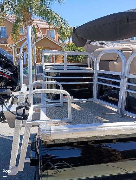 Slide: The Image of Sun Tracker Fishin' Barge 20 DLX 2022 - 15559030