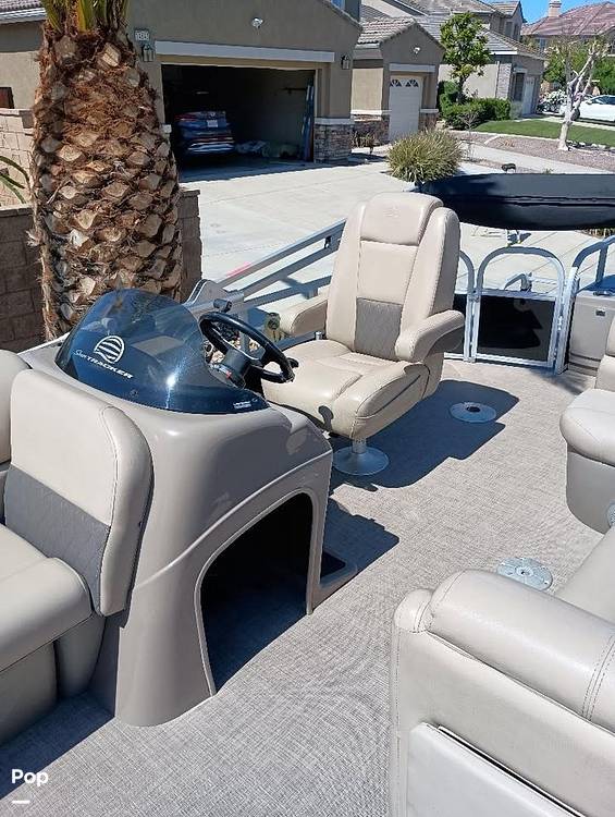 Slide: The Image of Sun Tracker Fishin' Barge 20 DLX 2022 - 15559031