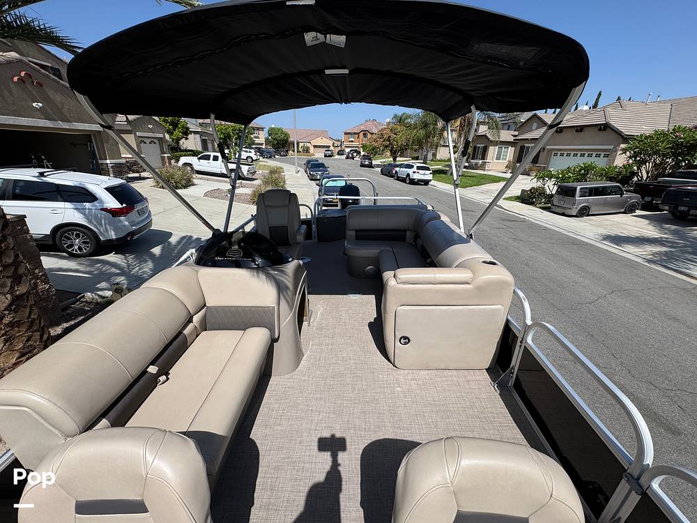 Slide: The Image of Sun Tracker Fishin' Barge 20 DLX 2022 - 15588022