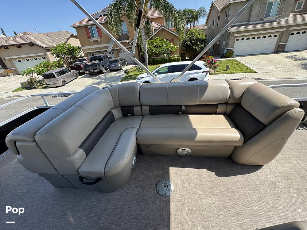 Slide: The Image of Sun Tracker Fishin' Barge 20 DLX 2022 - 15588042