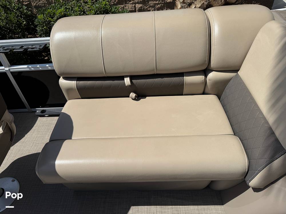 Slide: The Image of Sun Tracker Fishin' Barge 20 DLX 2022 - 15588063