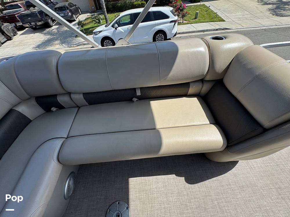 Slide: The Image of Sun Tracker Fishin' Barge 20 DLX 2022 - 15588067