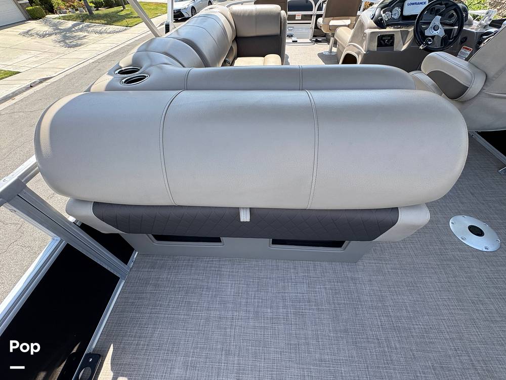 Slide: The Image of Sun Tracker Fishin' Barge 20 DLX 2022 - 15588074