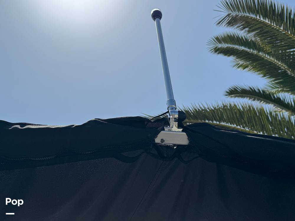 Slide: The Image of Sun Tracker Fishin' Barge 20 DLX 2022 - 15588078