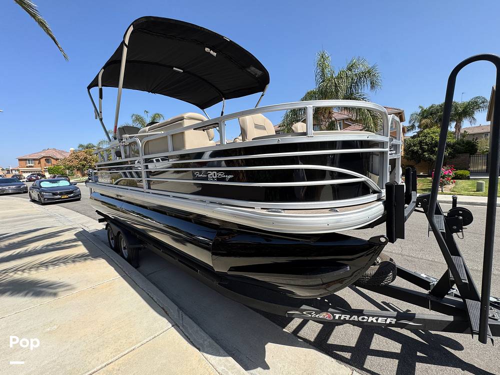 Slide: The Image of Sun Tracker Fishin' Barge 20 DLX 2022 - 15588083