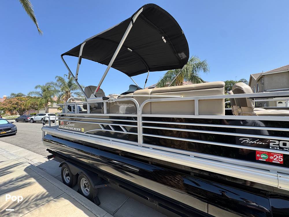 Slide: The Image of Sun Tracker Fishin' Barge 20 DLX 2022 - 15588084
