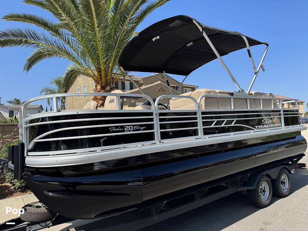 Slide: The Image of Sun Tracker Fishin' Barge 20 DLX 2022 - 15588091