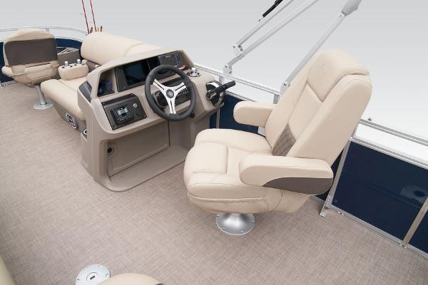 Slide: The Image of Sun Tracker Fishin' Barge 20 DLX 2025 - 24