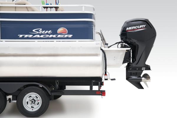 Slide: The Image of Sun Tracker Fishin' Barge 20 DLX 2025 - 40