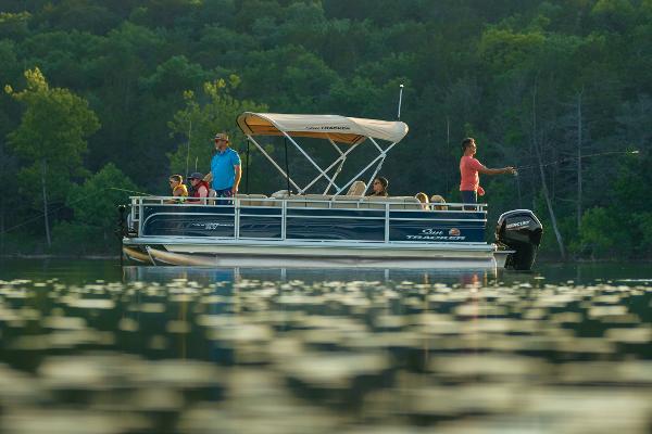 Slide: The Image of Sun Tracker Fishin' Barge 20 DLX 2025 - 44