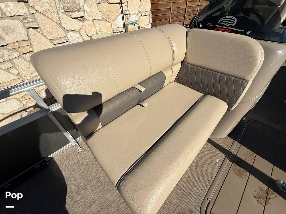 Slide: The Image of Sun Tracker Fishin' Barge 22 DLX 2022 - 15