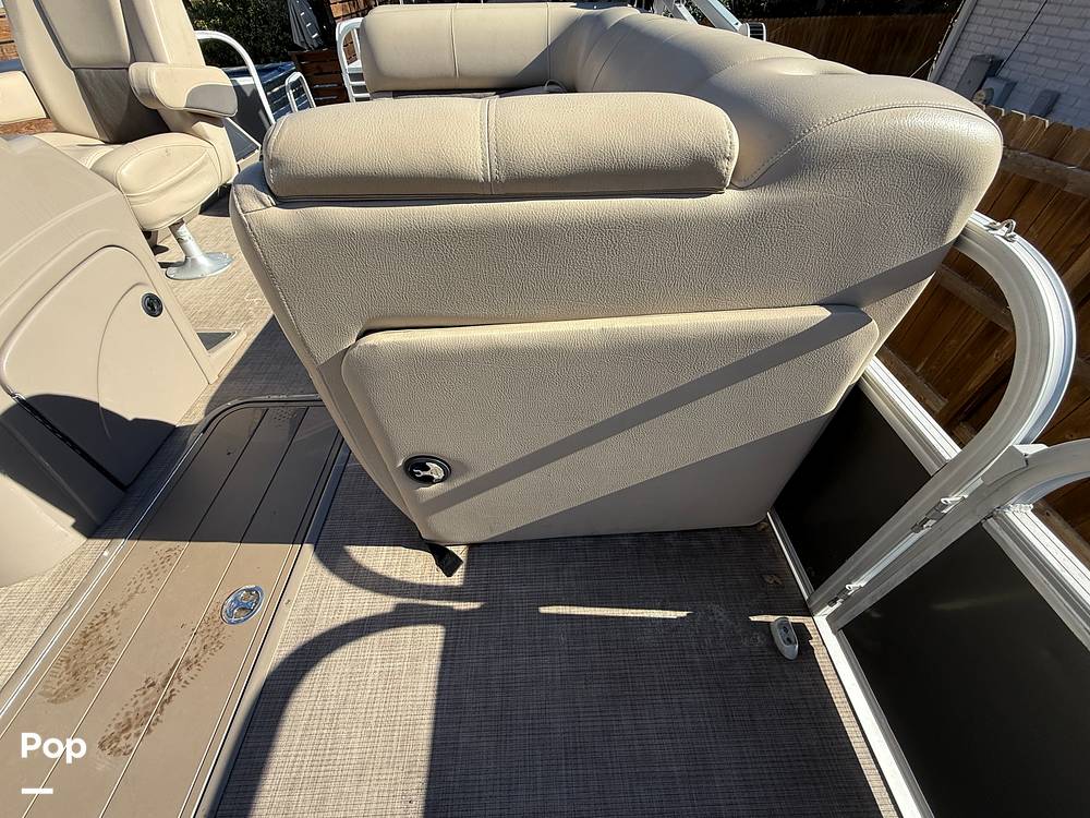 Slide: The Image of Sun Tracker Fishin' Barge 22 DLX 2022 - 19