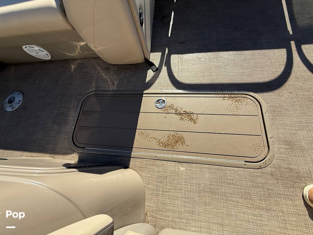 Slide: The Image of Sun Tracker Fishin' Barge 22 DLX 2022 - 21