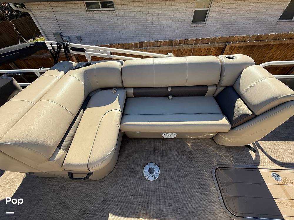 Slide: The Image of Sun Tracker Fishin' Barge 22 DLX 2022 - 25