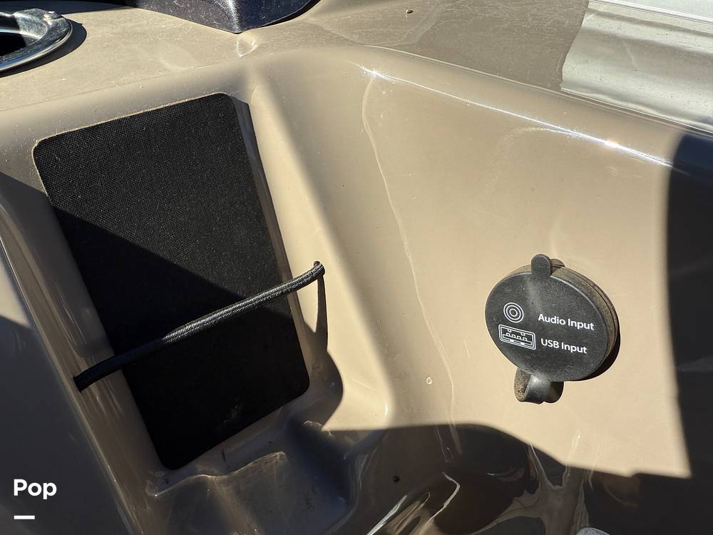 Slide: The Image of Sun Tracker Fishin' Barge 22 DLX 2022 - 39