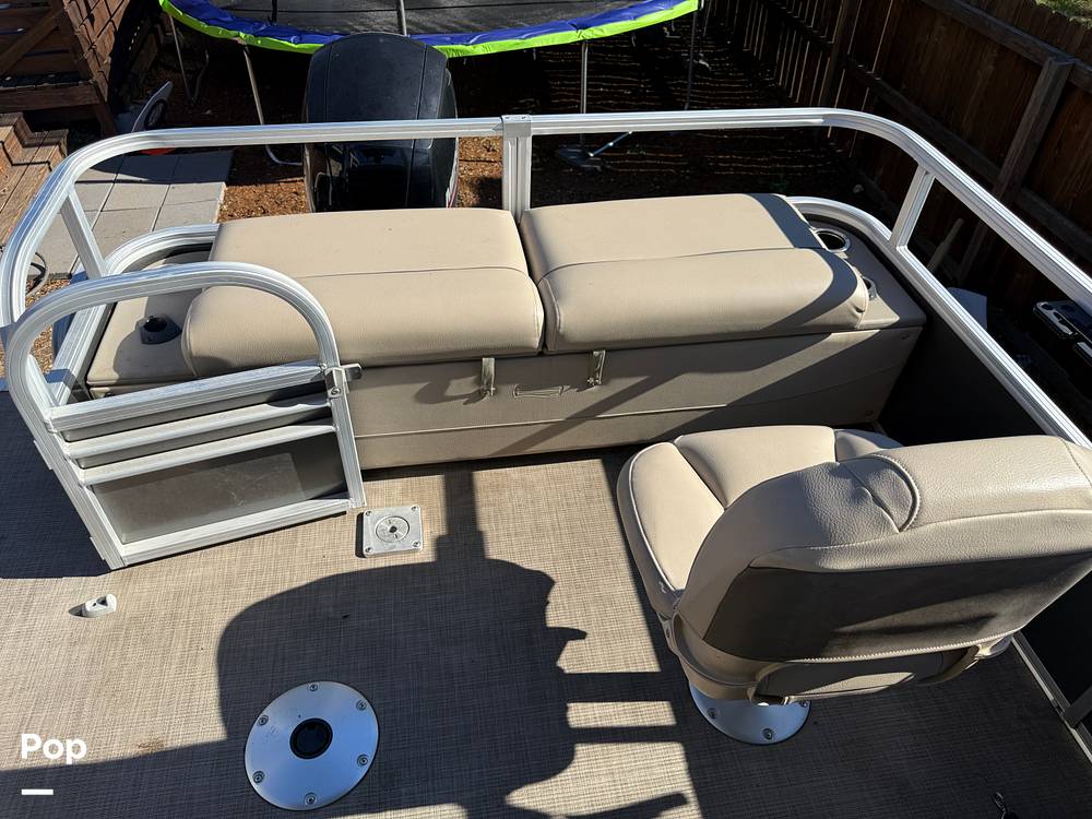 Slide: The Image of Sun Tracker Fishin' Barge 22 DLX 2022 - 46