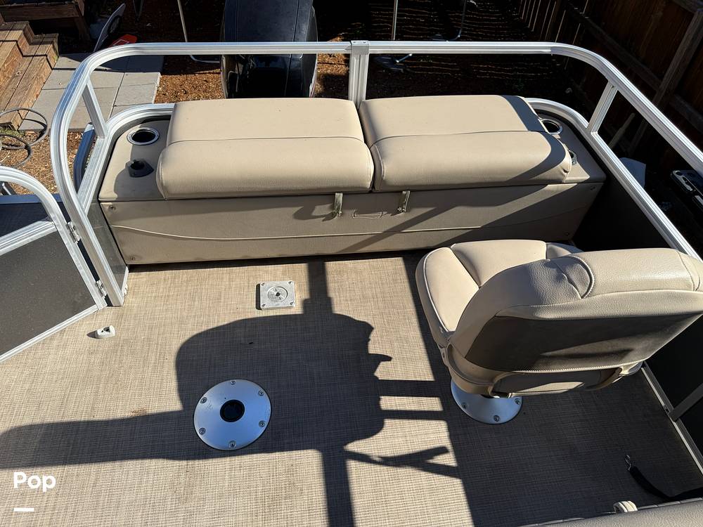 Slide: The Image of Sun Tracker Fishin' Barge 22 DLX 2022 - 47