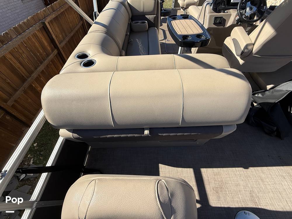 Slide: The Image of Sun Tracker Fishin' Barge 22 DLX 2022 - 48
